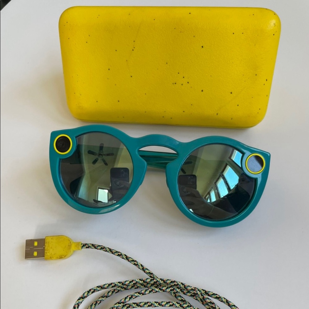 Teal Snapchat Spectacles w/ Case & Charger